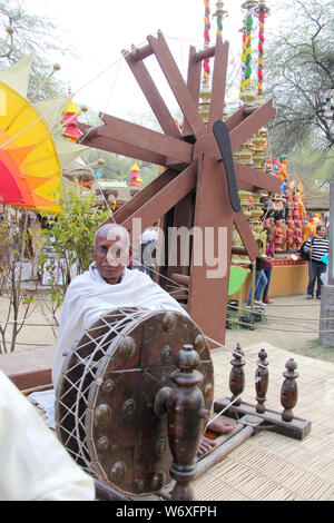 Attore che imita come Mahatma Gandhi a Surajkund Crafts Mela, Surajkund, Faridabad, Haryana, India Foto Stock