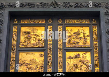 Firenze, Italia - 18 Luglio 2012: dettaglio delle porte del Paradiso (Porta del Paradiso del Battistero di San Giovanni Foto Stock