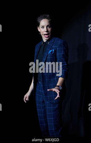 Edimburgo, Scozia. Regno Unito. Il 3 agosto 2019. Premere il tasto di chiamata La Pleasance Gala di apertura 2019 Hosted by Suzi Ruffell parte di Edinburgh Fringe Festival 2019. Andrew Eaton/Alamy Live News. Foto Stock