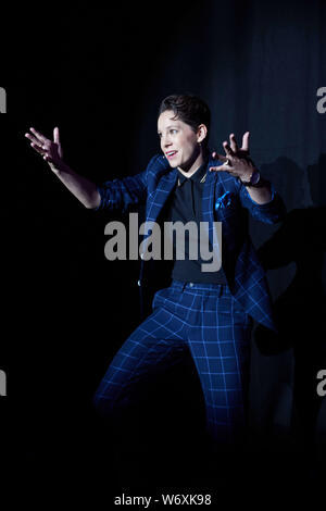 Edimburgo, Scozia. Regno Unito. Il 3 agosto 2019. Premere il tasto di chiamata La Pleasance Gala di apertura 2019 Hosted by Suzi Ruffell parte di Edinburgh Fringe Festival 2019. Andrew Eaton/Alamy Live News. Foto Stock