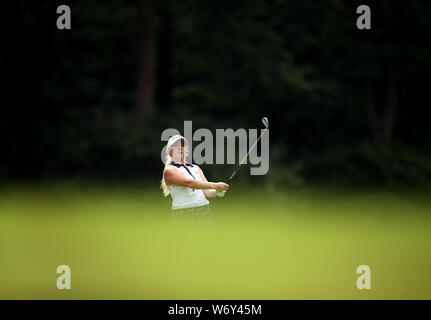 L'Inghilterra del Bronte Legge sul terzo foro durante il giorno 3 dell'AIG donna British Open at Woburn Golf Club, poco Brickhill. Foto Stock