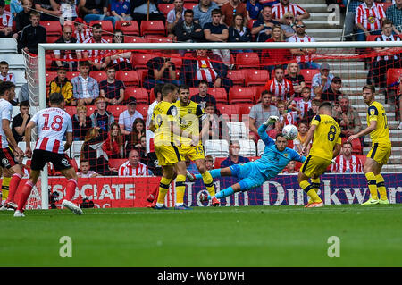 Sunderland, Regno Unito. 27 Luglio, 2019. Sunderland, Inghilterra. 3 agosto Goalmouth azione come Sunderland attaccare la Oxford Regno obiettivo durante la scommessa del Cielo lega 1 corrispondenza tra Sunderland e Oxford Regno presso lo stadio di luce, Sunderland sabato 3 agosto 2019. (Credit: Iam masterizzare | MI News) Credito: MI News & Sport /Alamy Live News Foto Stock