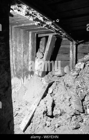 Al di sotto di thr Prima Guerra Mondiale trincee, mentre scaricata dell acqua di inondazione ora reflooded. Raro scorgere; Foto Stock