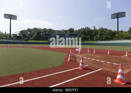 Fukushima, Giappone. Il 3° agosto 2019. Una vista generale di Azuma Baseball Stadium durante il ''Tohoku Media Tour: Fukushima corso'' dell'evento. L'evento annuale organizzato dal Governo Metropolitano di Tokyo (TMG) mostra i tentativi di recupero a Fukushima area interessata dal 2011 Grande Oriente giappone terremoto. Lo stadio, che è in fase di ristrutturazione, ospiterà il baseball e softball competizioni durante il Tokyo Olimpiadi 2020. Credito: Rodrigo Reyes Marin/ZUMA filo/Alamy Live News Foto Stock