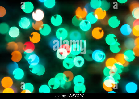 Forma di cuore multi colore bokeh di sfocatura dello sfondo astratto. Foto Stock
