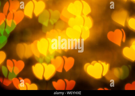 Forma di cuore multi colore bokeh di sfocatura dello sfondo astratto. Foto Stock