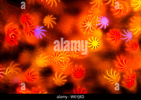 Forma di foglia multicolore bokeh di sfocatura dello sfondo astratto. Foto Stock