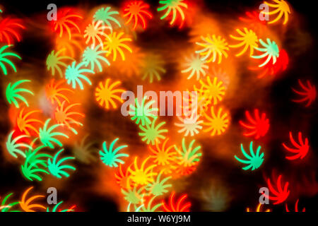 Forma di foglia multicolore bokeh di sfocatura dello sfondo astratto. Foto Stock