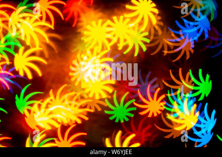 Forma di foglia multicolore bokeh di sfocatura dello sfondo astratto. Foto Stock