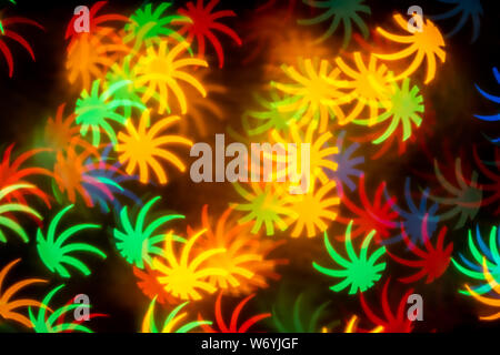 Forma di foglia multicolore bokeh di sfocatura dello sfondo astratto. Foto Stock