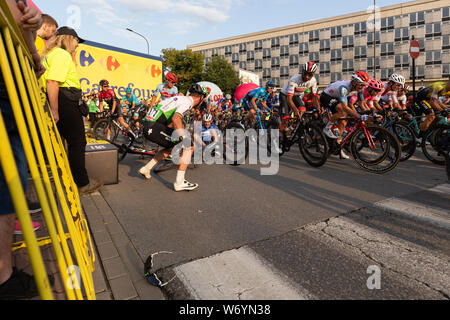 Cracovia in Polonia, 3 agosto 2019, Mark Cavendish grida a Pieter Serry dopo il crash durante il primo stadio di riduzione od Tour de Pologne - UCI World Tour in bicicletta. Credi Foto Stock