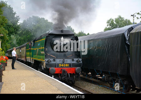 Battaglia di Bretagna classe locomotiva a vapore 34081 '92 Squadron' all'Nene Valley Railway, Peterborough, Regno Unito Foto Stock