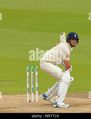 BIRMINGHAM, Inghilterra. 03 AGOSTO 2019: Stuart ampio di ovatta in Inghilterra durante il giorno 3 del primo Specsavers Ceneri Test match, a Edgbaston Cricket Ground, Birmingham, Regno Unito Foto Stock