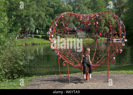 Vologda, Russia - Luglio 8, 2018: oggetto d'arte Vologda cuore nel giardino del Cremlino Foto Stock