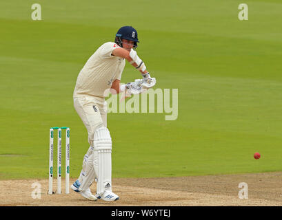 BIRMINGHAM, Inghilterra. 03 AGOSTO 2019: Stuart ampio di ovatta in Inghilterra durante il giorno 3 del primo Specsavers Ceneri Test match, a Edgbaston Cricket Ground, Birmingham, Regno Unito Foto Stock