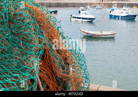 Imbarcazioni al porto di Lyme Regis Dorset Foto Stock