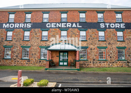 Morris General Store edificio storico nella città di Swansea, east coast Tasmania, Australia Foto Stock