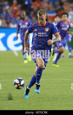 3 agosto 2019: FC di Cincinnati Maikel Van Der Werff cerca di giocare la palla durante una sequenza di lunghezza massima MLS partita di calcio tra FC Cincinnati e Vancouver Whitecaps a Nippert Stadium di Cincinnati, Ohio. Kevin Schultz/CSM Foto Stock