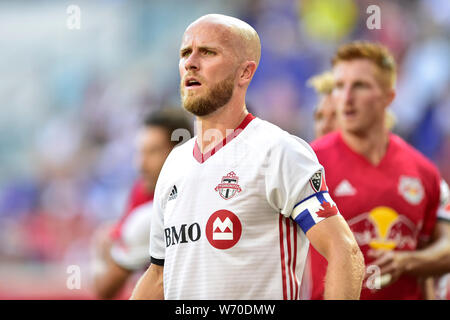 Harrison, New Jersey, USA. Il 3° agosto 2019. Toronto FC centrocampista Michael Bradley (4) è visto alla Red Bull Arena di Harrison New Jersey New York sconfigge Toronto 2 a 0 Credito: Brooks von Arx/ZUMA filo/Alamy Live News Foto Stock