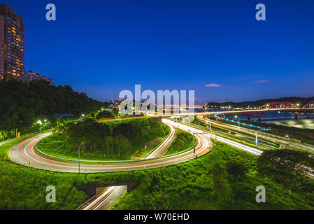 Scenario della nuova città di Taipei dal Fiume Tamsui Foto Stock