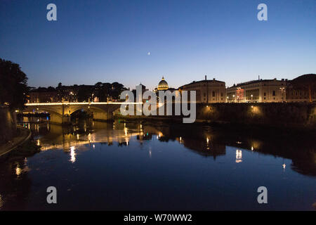 Roma, Italia. 03 Ago, 2019. Vista da Sant'Angelo bridge al tramonto Credito: Matteo Nardone/Pacific Press/Alamy Live News Foto Stock
