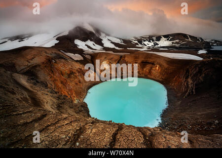 Milky blue lago cratere di viti ad Askja. Foto Stock