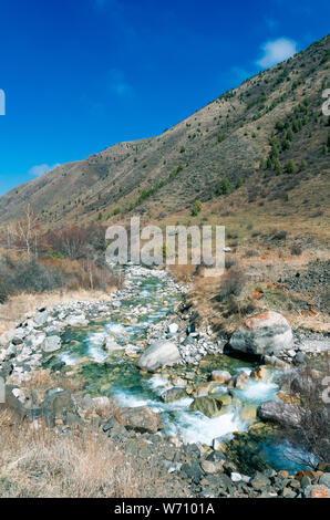 Ala Archa il fiume in Ala Archa National Park, il Kirghizistan Foto Stock
