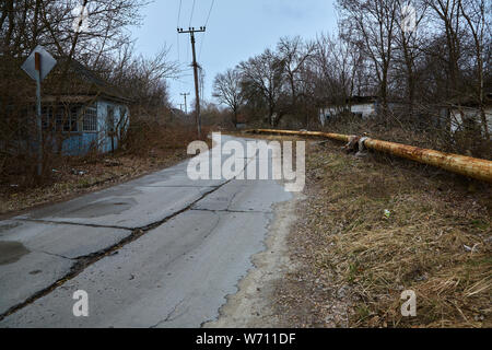La strada per la città fantasma di pripjat Foto Stock