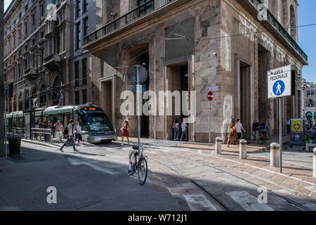 Milano, Italia - 30 Giugno 2019: vista di Piazza Diaz, Arengario, Museo del 900 Foto Stock