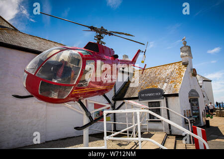 Regno Unito, Inghilterra, Cornwall, Sennen, Land's End esperienza, Cornwall Air Ambulance elicotteri Foto Stock