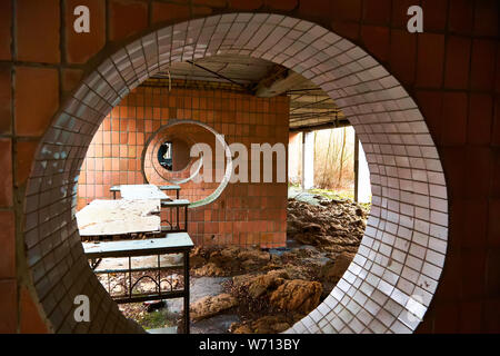 La scuola nella città di pripjat in Ucraina. Vacuità. Umidità. Zona di esclusione. Pericolo nucleare. Città fantasma Pripjat. Perso il posto. L'Ucraina. CCCP Foto Stock