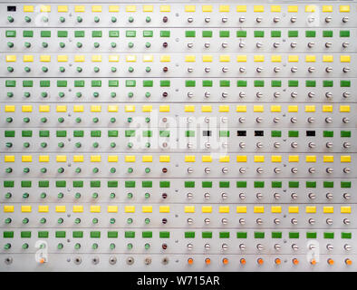 Pannello di controllo pulsanti Sfondo. Giallo e pulsanti verdi Foto Stock