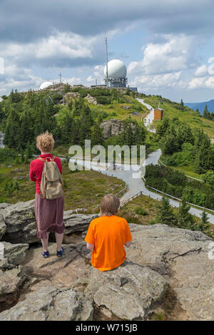 La cupola di ricetrasmissione sul vertice principale, vista da sud, grande Arber, Foresta Bavarese, Baviera, Germania Foto Stock