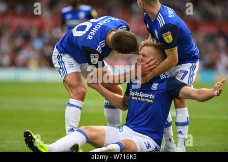 3 agosto 2019 , Griffin Park, Londra, Inghilterra; Sky scommessa campionato, Brentford vs Birmingham City ; Kristian Pedersen (03) dei punteggi di Birmingham per renderlo 0-1 Credito: Phil Westlake/News immagini, Foto Stock