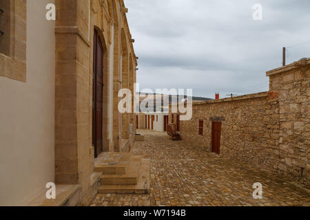 Timios Stavròs monastero ortodosso in villaggio Omodos su Cipro Foto Stock