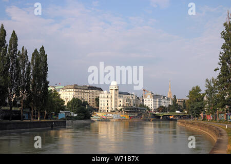 Il canale del Danubio a Vienna Austria Foto Stock