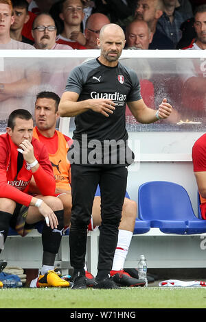 Kingston, Regno Unito. 03 Ago, 2019. Rotherham Utd Manager Paolo Warne durante il cielo EFL scommettere League 1 match tra AFC Wimbledon e Rotherham Regno al Cherry Red Records Stadium, Kingston, in Inghilterra il 3 agosto 2019. Foto di Ken scintille. Solo uso editoriale, è richiesta una licenza per uso commerciale. Nessun uso in scommesse, giochi o un singolo giocatore/club/league pubblicazioni. Credit: UK Sports Pics Ltd/Alamy Live News Foto Stock