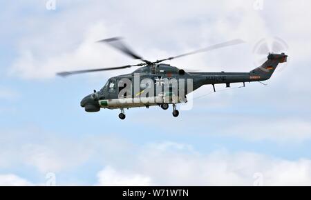 Marina militare tedesca Sea Lynx Mk88 arrivando al 2019 Royal International Air Tattoo Foto Stock