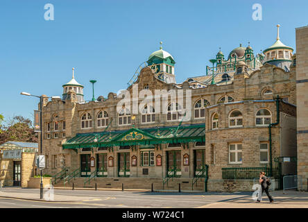 Royal Hall at the Valley Gardens in Harrogate una città termale nel Nord Yorkshire, Inghilterra Foto Stock