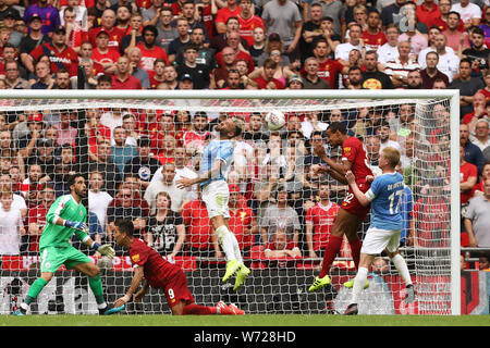 Joel Matip di Liverpool punteggi obiettivo di stabilizzazione, 1-1 - Liverpool v Manchester City, fa scudo della Comunità, allo Stadio di Wembley, London, Regno Unito - 4 agosto 2019 solo uso editoriale Foto Stock