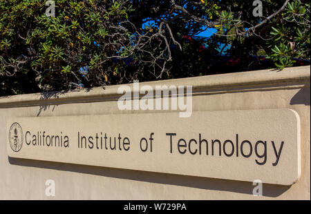 PASADENA, CA/USA - Ottobre 1: Ingresso Sign on campus dell'Istituto di Tecnologia della California. Caltech è una università di ricerca di Pasadena, CA e Foto Stock