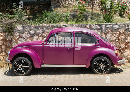 Un viola personalizzate Volkswagen Beatle Foto Stock