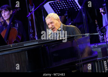 Paolo Conte live sulla Roncalliplatz nella parte anteriore del Kolner Dom. Koln, 03.08.2019 | Utilizzo di tutto il mondo Foto Stock