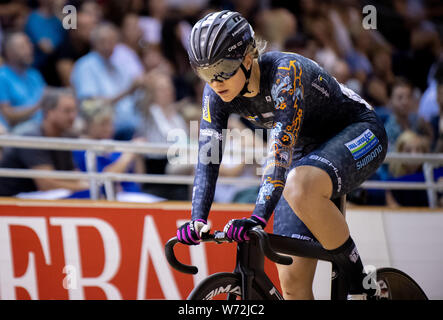 Berlino, Germania. 04 Ago, 2019. Ciclismo: campionato tedesco, Sprint femminile : Stazione ferroviaria ciclista Lea Sophie Friedrich scorre il treno in Velodrom. Credito: Monika Skolimowska/dpa-Zentralbild/dpa/Alamy Live News Foto Stock