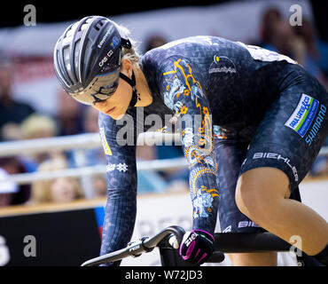 Berlino, Germania. 04 Ago, 2019. Ciclismo: campionato tedesco, Sprint femminile : Stazione ferroviaria ciclista Lea Sophie Friedrich scorre il treno in Velodrom. Credito: Monika Skolimowska/dpa-Zentralbild/dpa/Alamy Live News Foto Stock