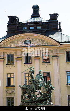 Replica in bronzo della medievale scultura in legno di San Giorgio e il Drago da Bernt Notke nel Storkyrkan. Stoccolma, Svezia. Foto Stock