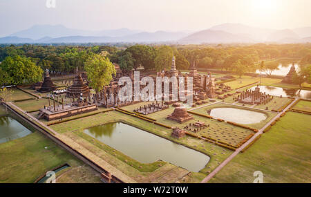 Vista aerea. Sukhothai Parco Storico di Sukhothai provincia nord della Thailandia. Foto Stock