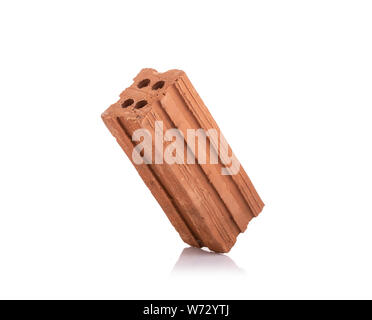 Nuovo cotto rosso mattone per costruire il muro isolato su sfondo bianco Foto Stock