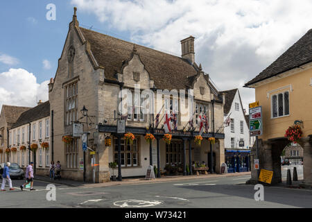 The Snooty Fox Hotel & Restaurant, Market Place, Tetbury, Cotswolds, Gloucester, Inghilterra, Regno Unito Foto Stock