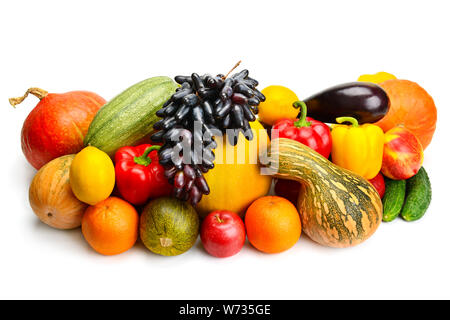 La frutta e la verdura isolati su sfondo bianco Foto Stock